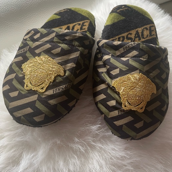 Versace Camouflage Slippers with Gold Medusa - Picture 8 of 10